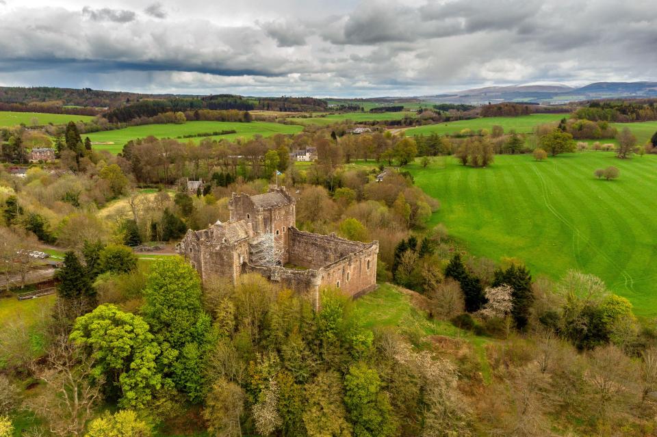 Die Burg aus Game of Thrones und The Witcher schließt zur Restaurierung: Was man wissen sollte