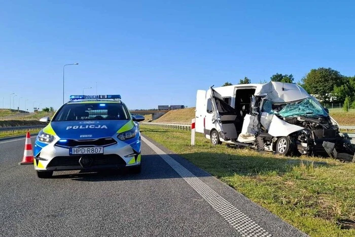 In Polen prallte ein Kleinbus gegen einen Lastwagen: Beide Fahrer sind Ukrainer