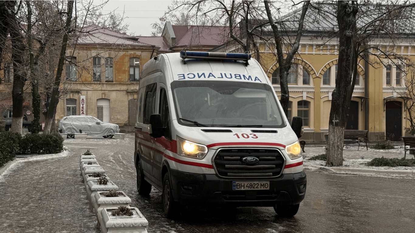 Tragiczny błąd medyczny w Odessie: śmierć nastolatka po podaniu leku, na który był uczulony