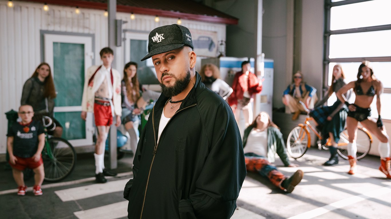 MONATIK clip against bullying