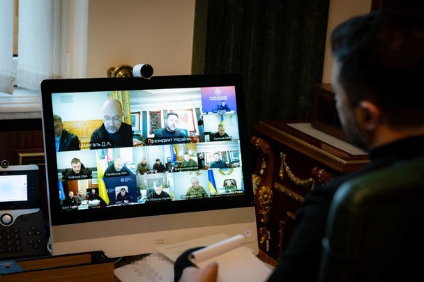 Зеленский созвал экстренное совещание: в столице Украины отопления лишены свыше 1200 жилых домов