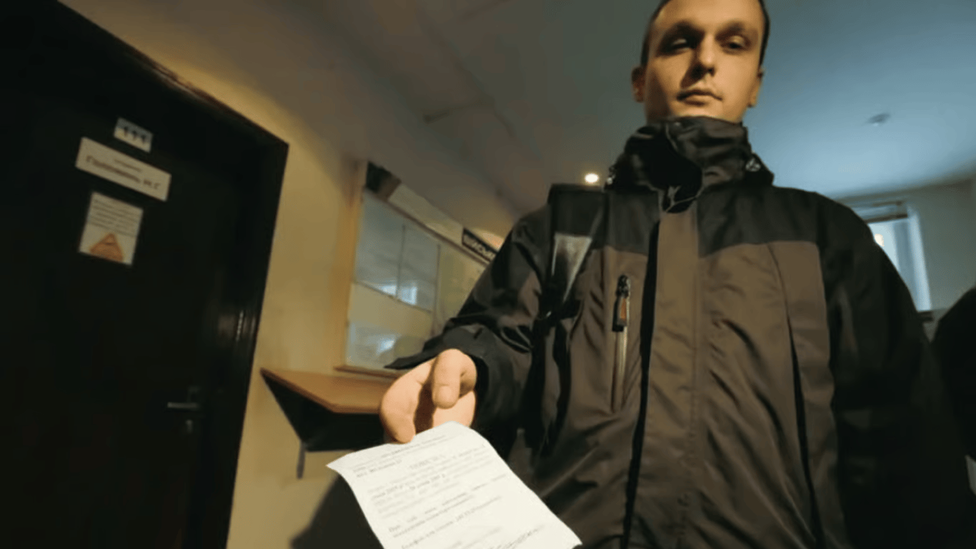 Лікарняний та повістка в Україні
