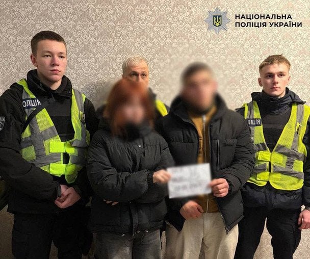 Młodzież zatrzymana za podpalenie Tesli. Rosyjski zleceniodawca obiecał 2000 dolarów, a wypłacił 20
