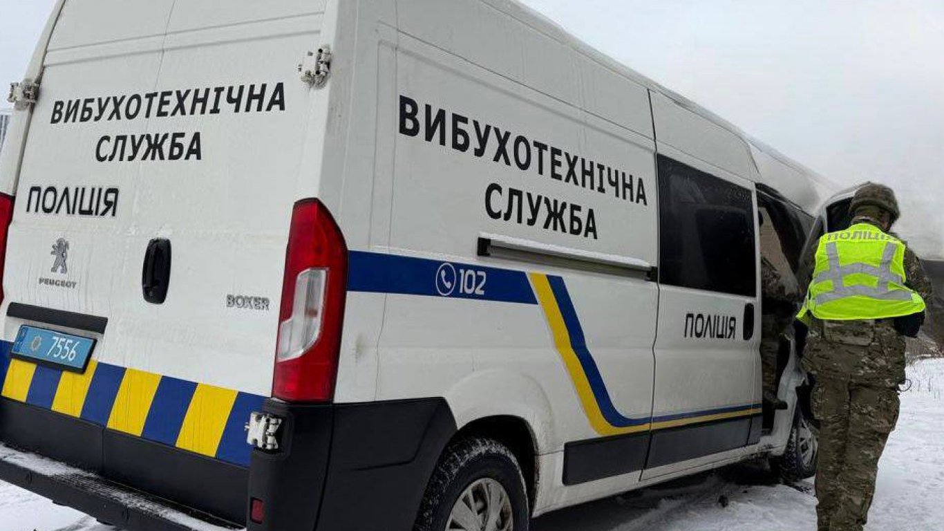 Анонимные угрозы взрывами в Киеве: какие объекты проверяют правоохранители