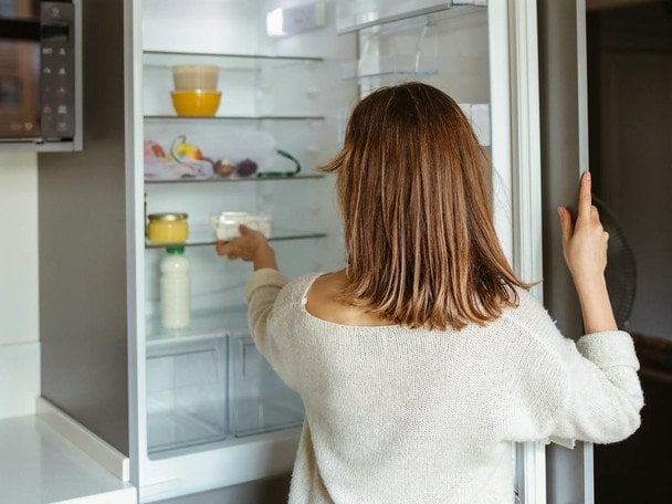 Prosty trik na świeży zapach w lodówce: sekretna broń w twojej kuchni
