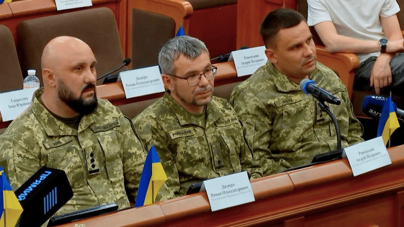 Bis zu 16 Stunden täglich im Einsatz: So arbeiten die Meldegruppen der ukrainischen Rekrutierungsbehörden