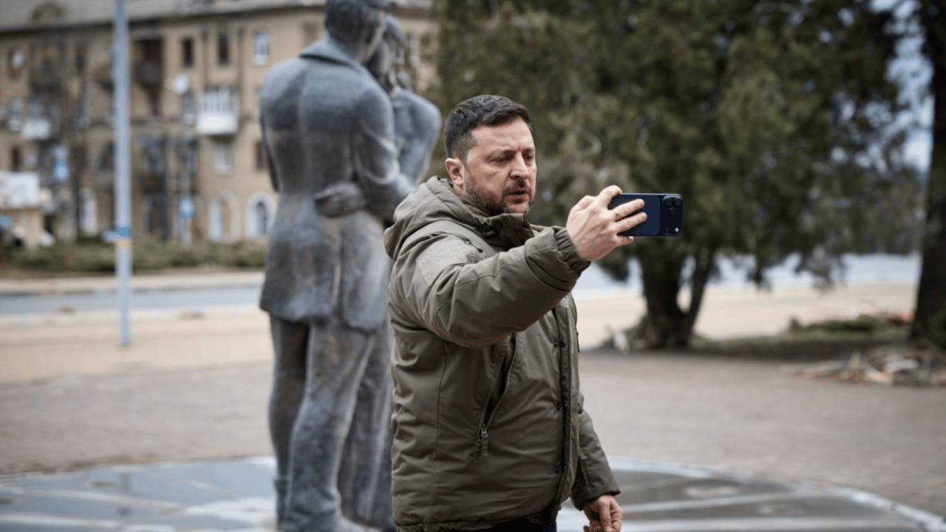 Zelenskyj im Donbass: Russland plant Offensive, Truppen brauchen Nachschub