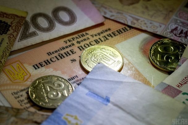 Украинским пенсионерам за рубежом: подтвердить личность до конца года