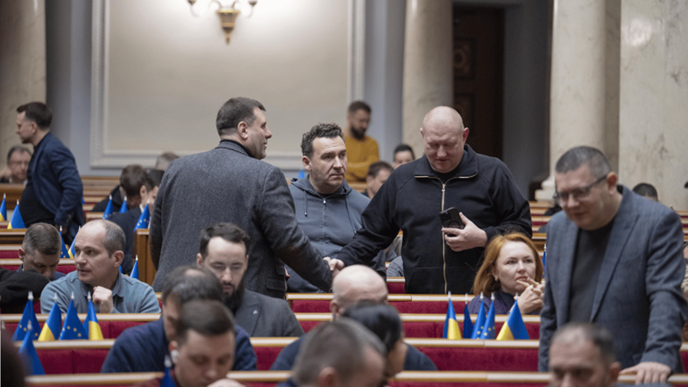 Ukrainisches Parlament erleichtert Polizei-Einstieg für verwundete Veteranen
