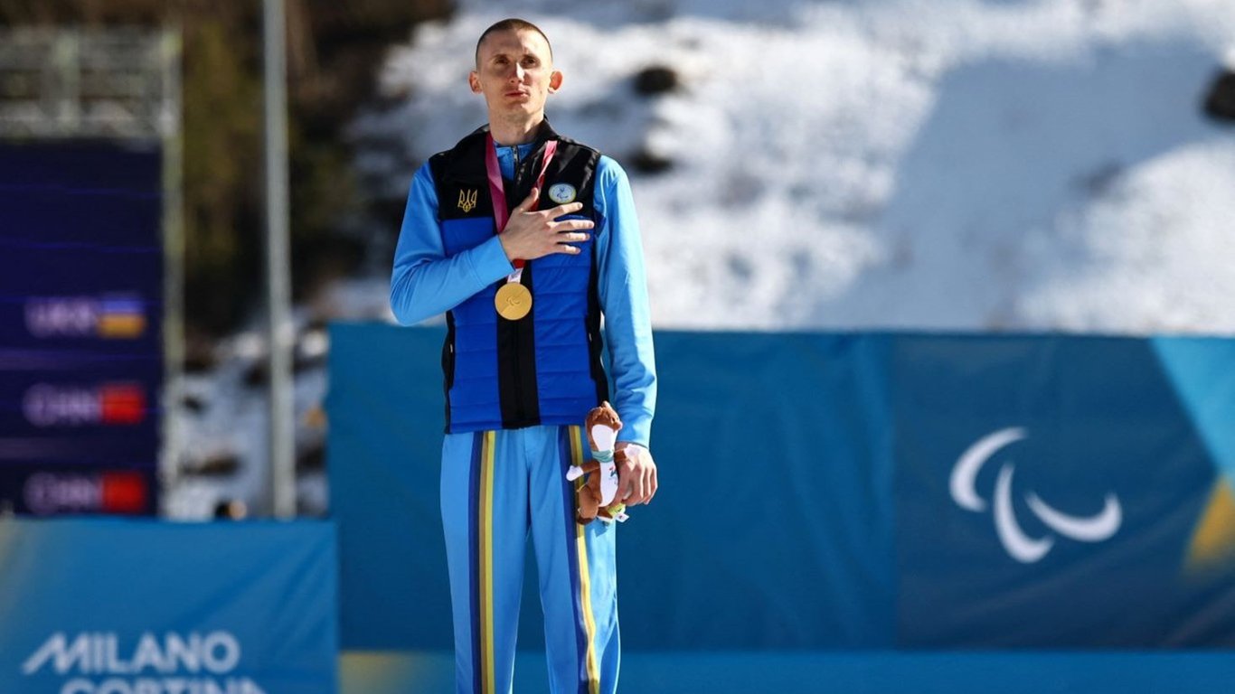 Українські паралімпійці з медалями на п'єдесталі