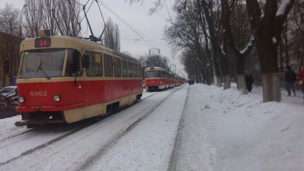 Киев: электротранспорт на левом берегу приостановлен из-за нестабильности энергосистемы