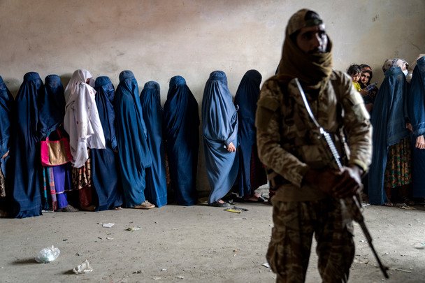Afganistan: Talibowie wprowadzają kodeks sankcjonujący przemoc domową wobec kobiet