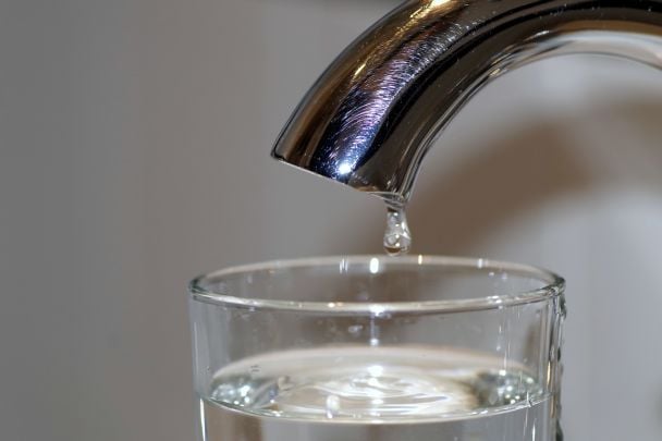 В Киеве прекращена подача воды из-за повреждений инфраструктуры после обстрелов