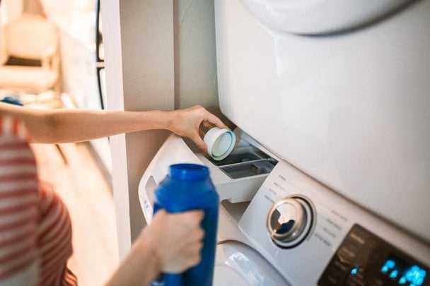 Prosty sposób na czyszczenie szuflady pralki w 30 minut: krok po kroku instrukcja