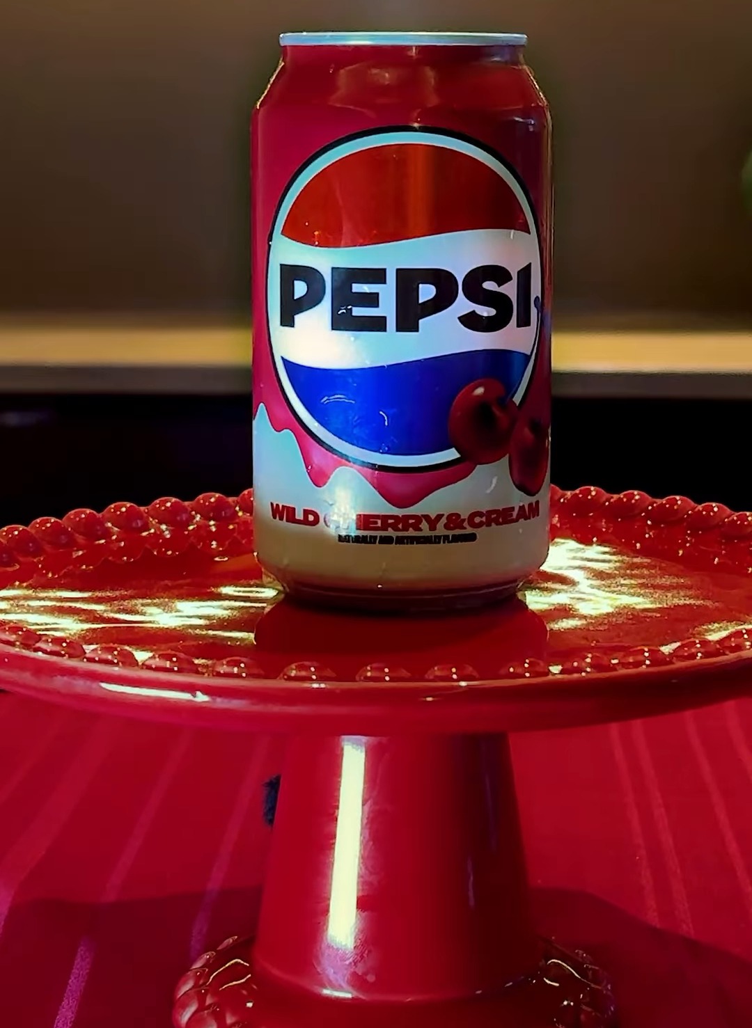 Pepsi повертає різдвяні смаки: які напої з'являться на полицях