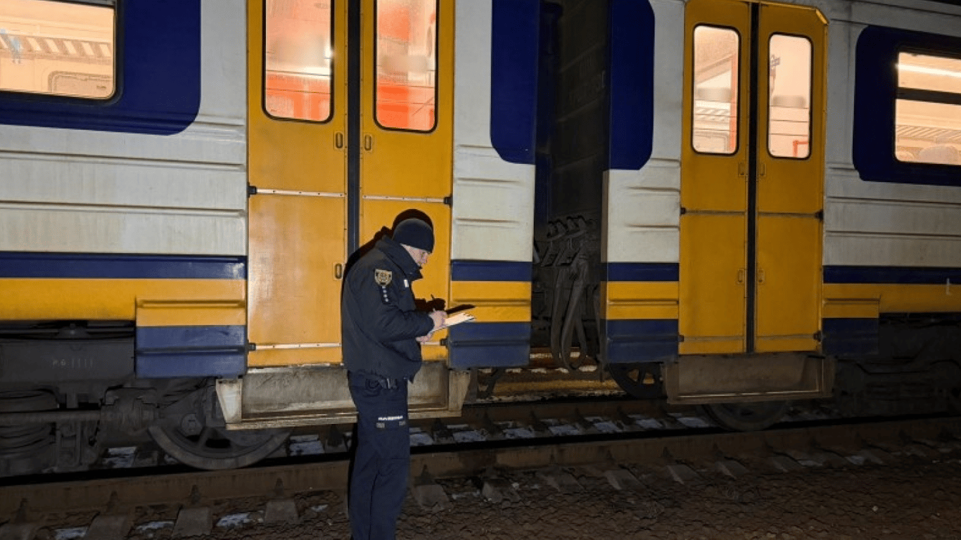В Одессе на железнодорожных путях погибла подросток: подробности трагедии