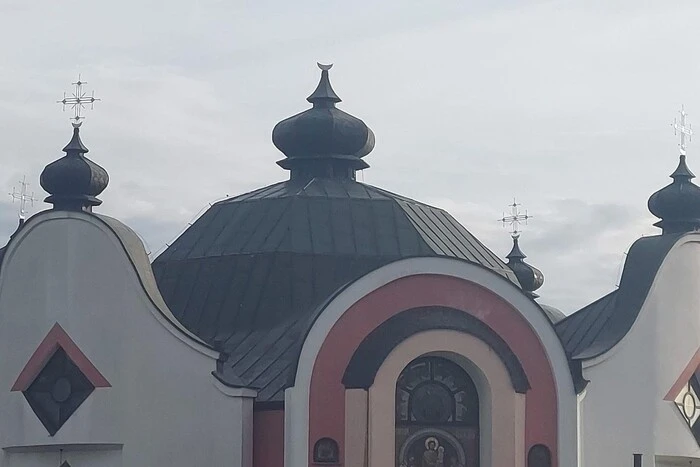 В Польщі вандали зрізали хрест з куполу української церкви: реакція посла