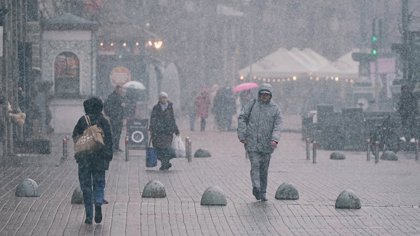 Погода 25 февраля: по Украине пройдут дожди и мокрый снег