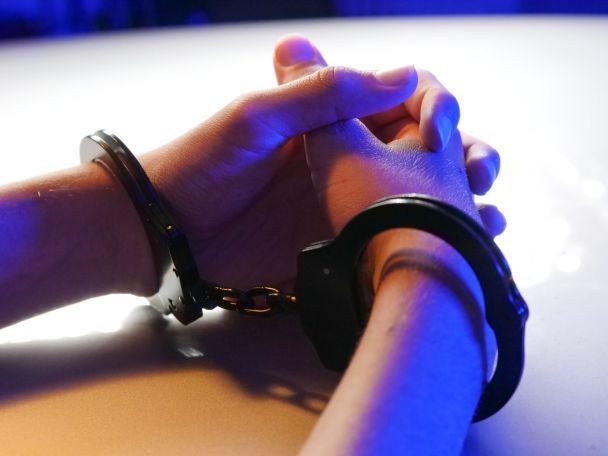 Поліцейські жорстоко б'ють затриманого