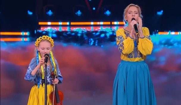 Ukrainian Mother and Daughter Stun The Voice of Italy with a Powerful Performance