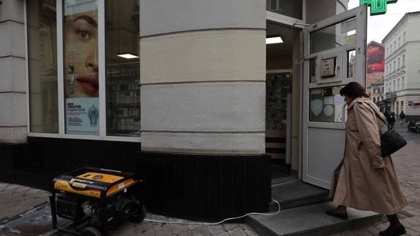 Власти Львова распорядились создать двухнедельный резерв продуктов и медикаментов