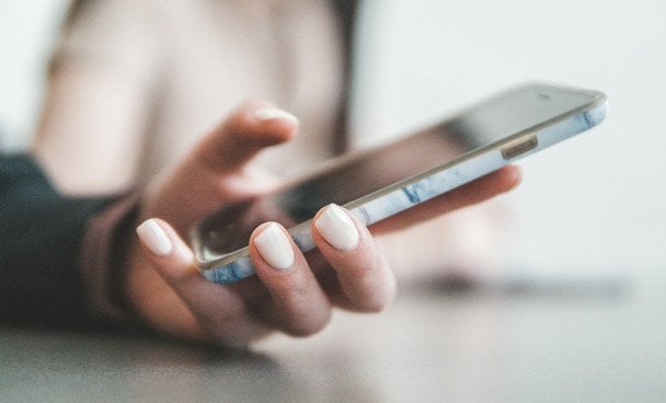 Codzienne nawyki, które skracają życie: od siedzenia do smartfona