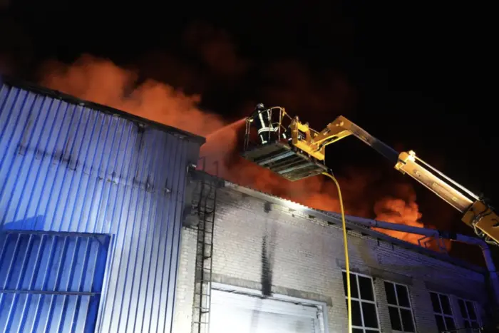 На Волині ліквідовано пожежу після обстрілу: зайняла понад 1000 кв. метрів