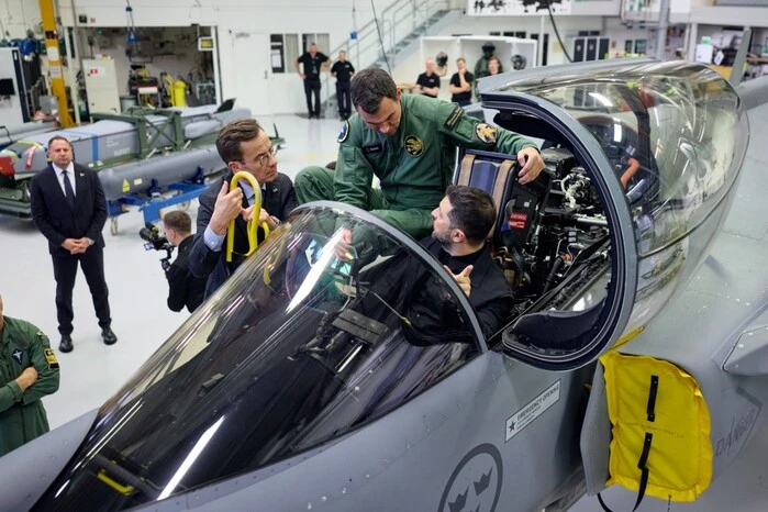 Первые Gripen прибудут в Украину уже в следующем году: Зеленский назвал детали