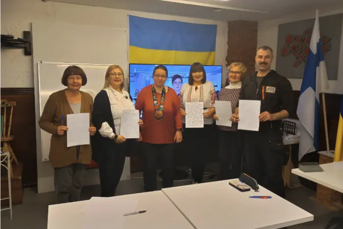 Der Radiodiktat der Einheit: Wie Ukrainer aus der ganzen Welt den Text unter Tränen geschrieben haben