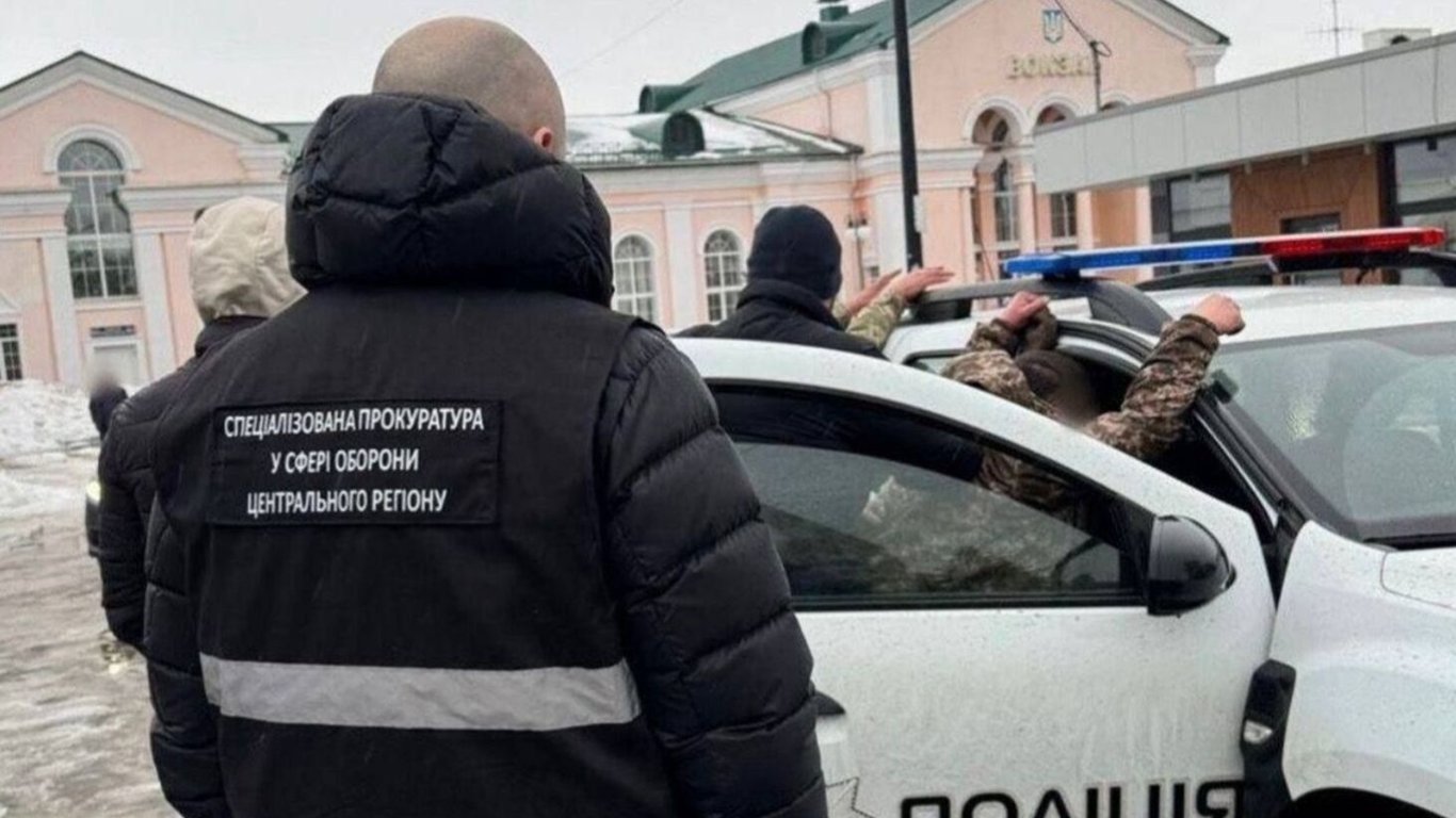 Korupcja w Terytorialnej Komendzie: Szef jednostki zatrzymany za łapówkę 4 tys. dolarów