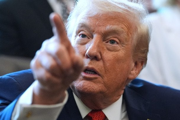 Trump uderza w Niemcy za stanowisko wobec Iranu: przywołuje przykład pomocy dla Ukrainy