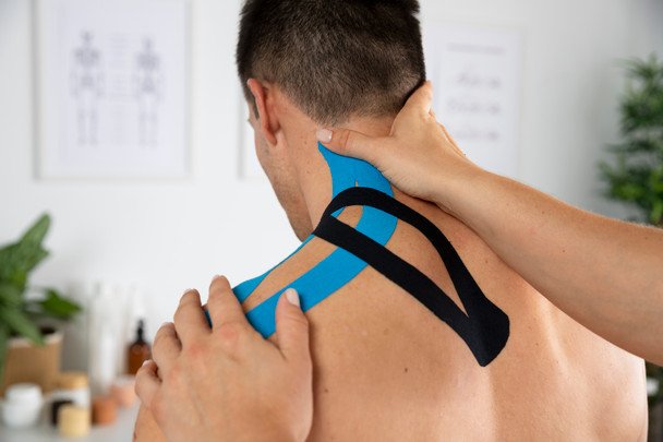Kinesiotaping nie działa? Przełomowe badanie podważa jego skuteczność
