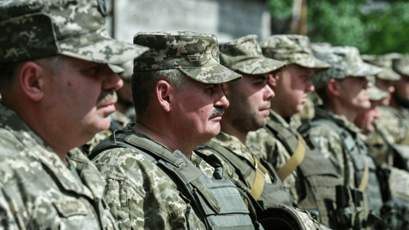 Прапорщики повертають звання через переатестацію