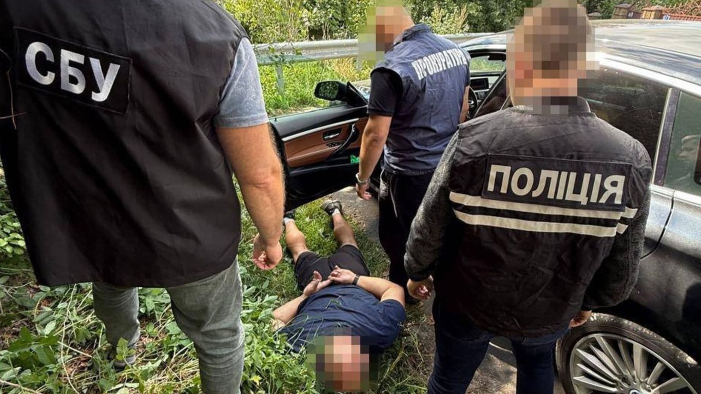 Во Львовской области перед судом предстанет мужчина, устроивший нелегальный выезд за рубеж за 30 тысяч долларов