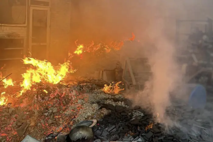 In Tschernihiw hat ein großflächiges Feuer nach einem russischen Angriff ausgebrochen