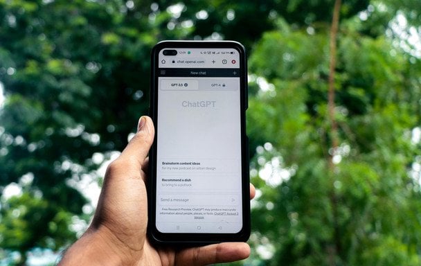 Blogerka YouTube o krok od śmierci po błędnej identyfikacji rośliny przez ChatGPT