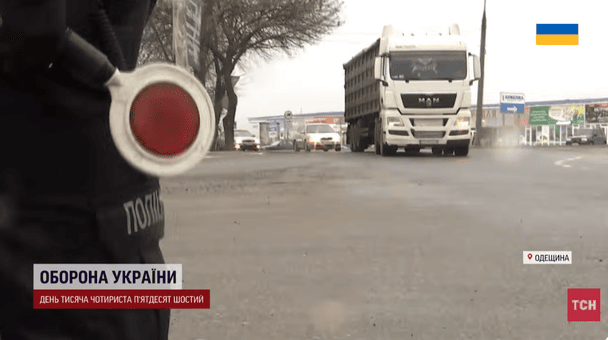Из-за снегопада и гололеда в Одесской области ограничили движение крупногабаритного транспорта