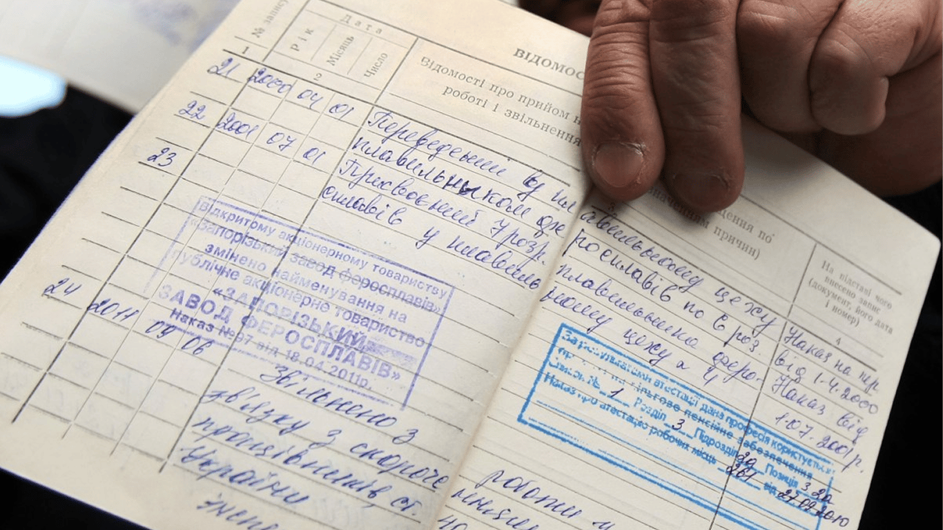 Elektroniczne wersje papierowych książeczek pracy: Ukraińcy mają czas do czerwca 2026 roku