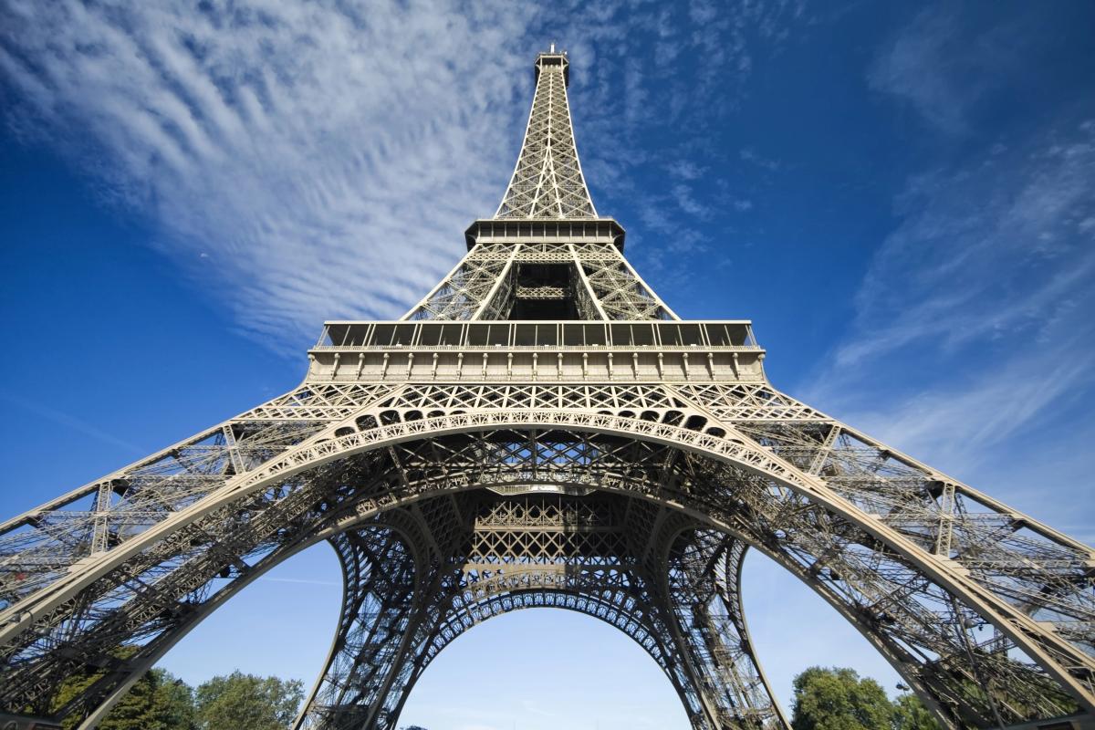 Eiffel Tower Transforms Into an Open-Air Cinema: Free Screenings 57 Meters High