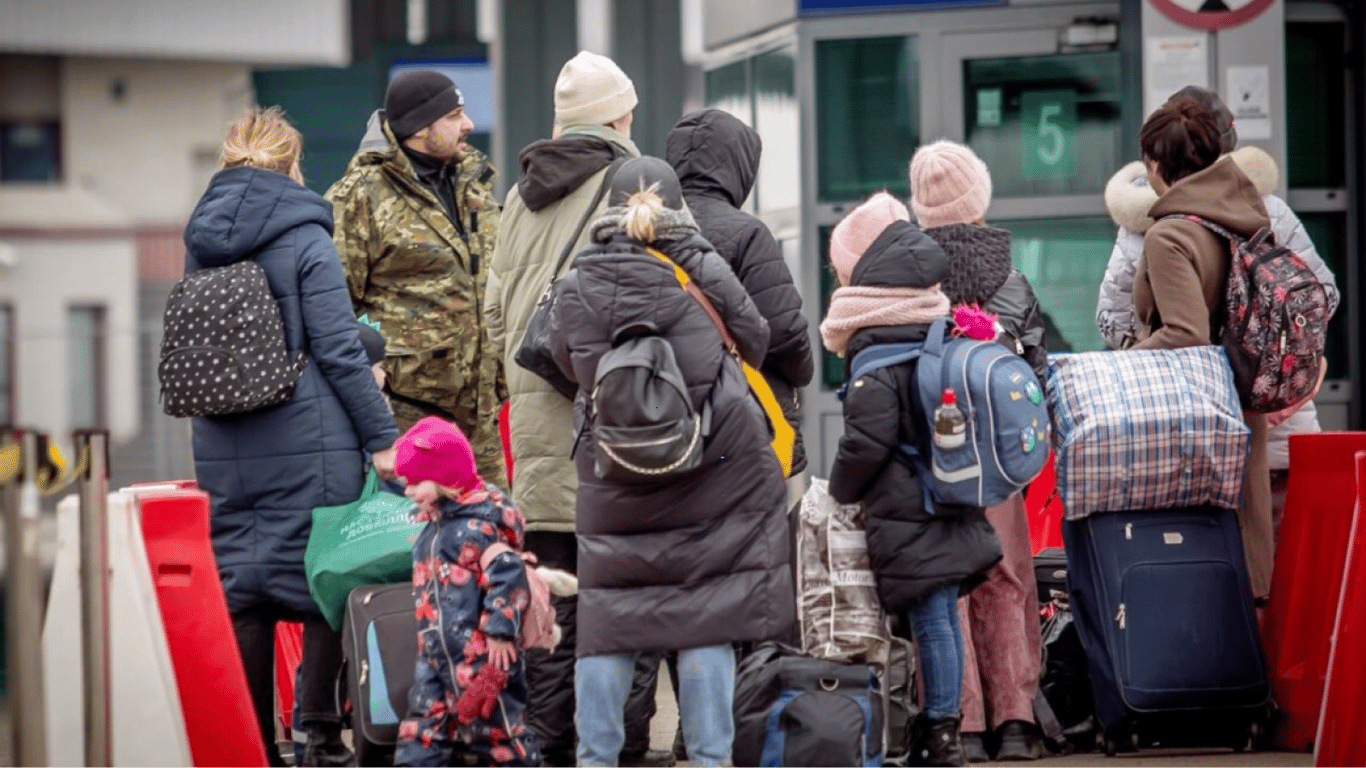 Prognozy migracyjne: 200 tysięcy wyjazdów w 2026, potem fala powrotów