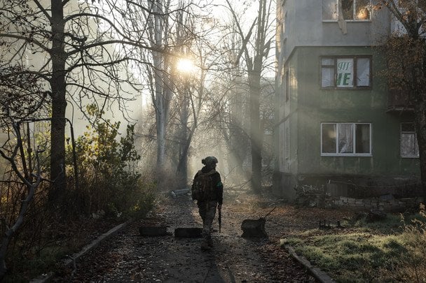 Tarot-Expertin zur Kriegslage: Friedensabkommen möglich, doch für die Ukraine nachteilig