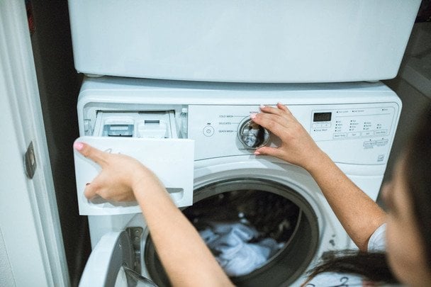 Sposób na odświeżenie pościeli: nieoczywista rola mąki ziemniaczanej