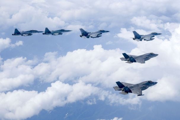F-16 перехоплює російський дрон