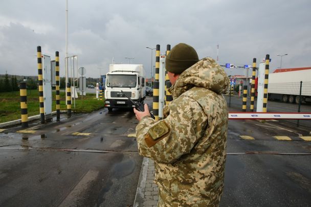 Dwóch obywateli Ukrainy zatrzymanych w Polsce za przewóz 12 Rosjan bez dokumentów