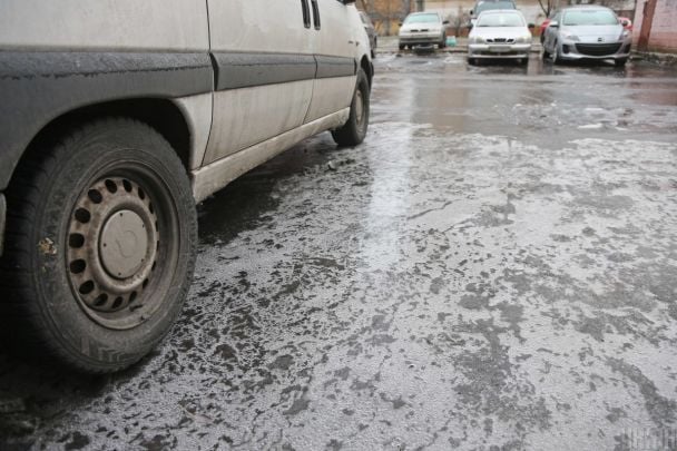 Укргидрометцентр объявил желтый уровень опасности: где ожидаются гололед и туман