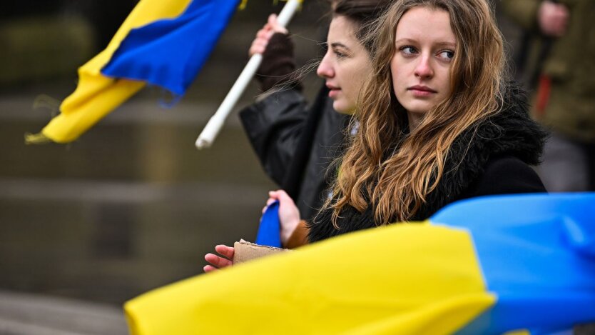 Украине угрожает демографический кризис: молодые женщины массово уезжают – в чем причина