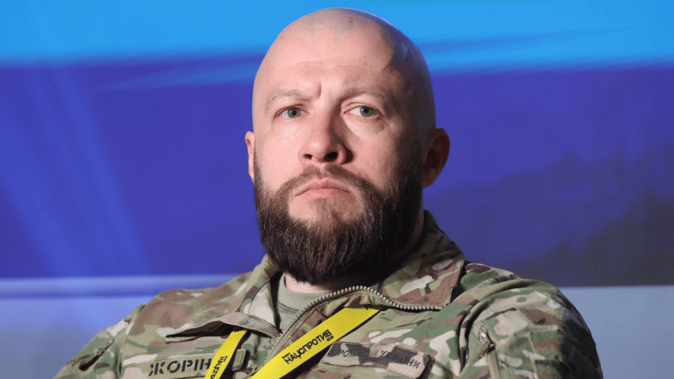 Вертолет Ми-8 над Мариуполем