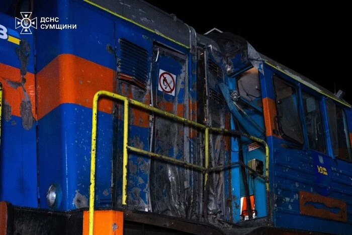 Обстрелы железной дороги: в каких регионах отменено движение поездов