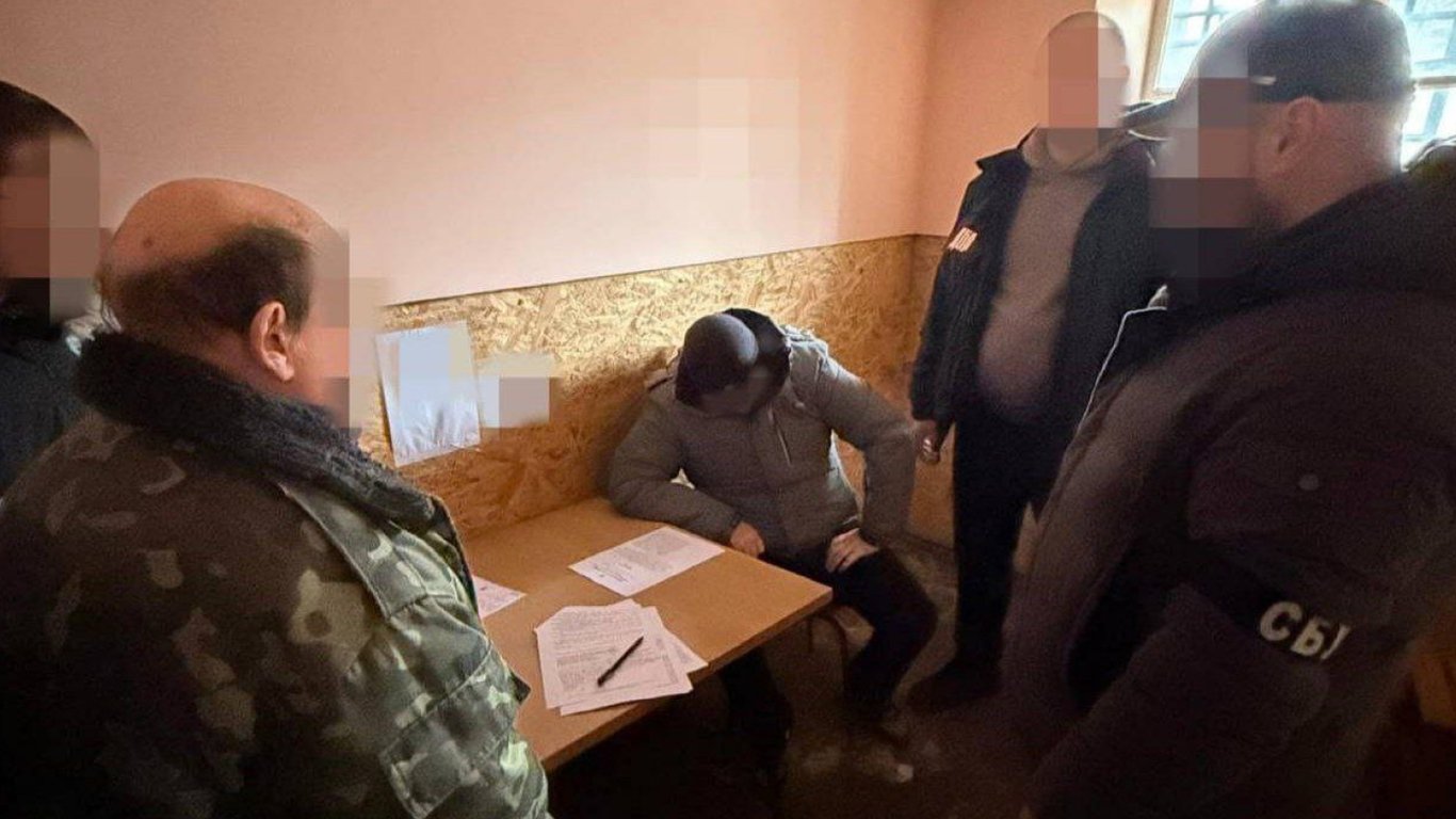 Funkcjonariusz Migracyjny oskarżony o korupcję na wielomilionową skalę