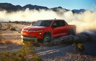 GM engineers set a range record for the Silverado EV: 1704 km on a single charge
